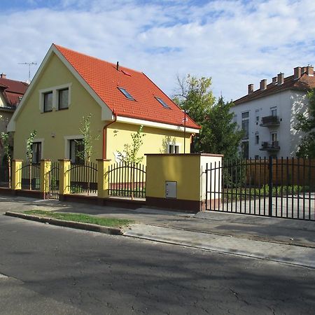 Poroszlay Apartman Ντέμπρετσεν Εξωτερικό φωτογραφία
